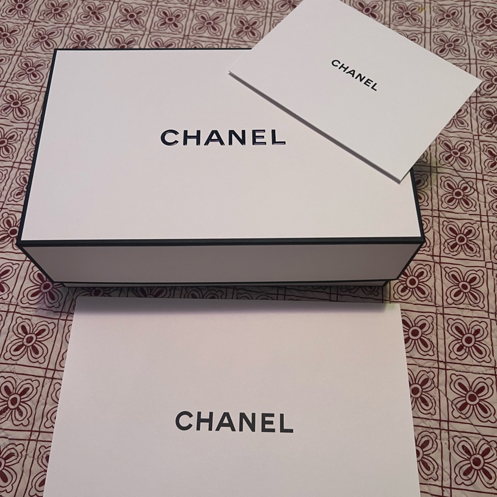Chanel gift box with blank cards. Authentic!